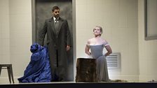 Jeremy Carpenter as Guglielmo Cecil and Joyce DiDonato as Maria Stuarda