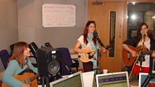 Lorraine, Nina and Maisie of The Fringe Sisters playing live at ˿ Leeds