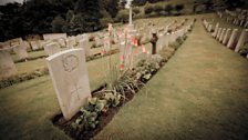 The cemetery contains 471 First World War burials. Over 300 of these were for Canadian soldiers.