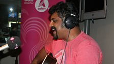 Raghu Dixit performs for Noreen.