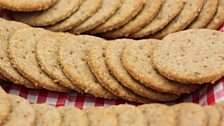 Nancy's Fennel & Rye Thins