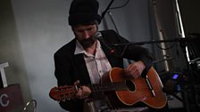 Sesiwn arbennig 'I Grombil Cyfandir Pell' gan y cerddor Gruff Rhys