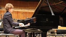 Pavel Kolesnikov rehearses Rachmaninov's Third Piano Concerto