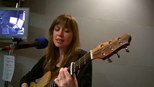 Sarah McQuaid live on ý Leeds