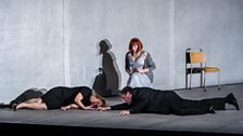 Nina Stemme as Isolde, Sarah Connolly as Brangäne and Stephen Gould as Tristan in Act III