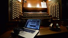 Organ and laptop