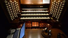 Organ and laptop