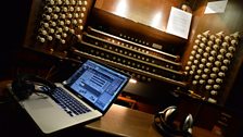 Organ and laptop