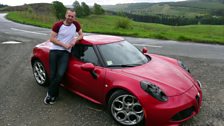 Tha Donaidh ann an gaol leis an Alfa Romeo 4c