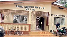 A volunteer motorist gets ready to take a 鶹Լ Media Action radio show to another radio station in Sierra Leone