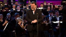 Bryn Terfel on stage with the ˿ National Orchestra of Wales