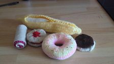 Knitted cakes