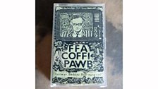 Cynnyrch cyntaf Ffa Coffi Pawb ar label casetiau annibynnol Gruff Rhys