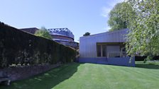 The pop-up gallery in front of the opera house