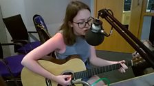 Nikki Airey playing live on ý Leeds