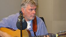 Steve Tilston playing live on ý Leeds