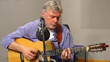 Steve Tilston playing live on ý Leeds