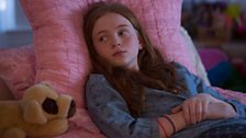 Suzanne Ballard (Sadie Sink)