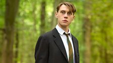 Lewis Aldridge (George MacKay)