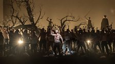 Gerald Finley as Guillaume Tell with members of the Royal Opera Chorus