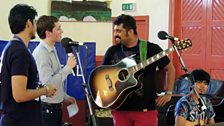 Coinneach agus Raghu Dixit