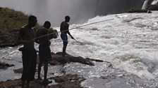 Rocky outcrops at the edge of the falls are exposed, giving fishermen access to fishing pools – if they know how to reach them