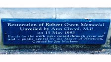 Cofeb Robert Owen, Y Drenewydd