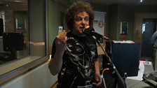 Leo Sayer performing live