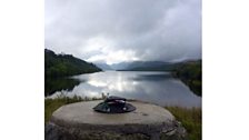 Dyma'r het ym Mhenllyn ar lan Llyn Padarn