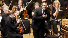 Mahan Esfahani takes a bow after performing Górecki's Harpsichord Concerto