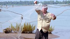 Dan swaps the traditional net he uses at home in Wales for the cast nets used in South East Asia