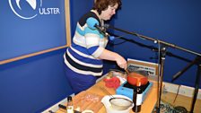 Paula McIntyre makes Spaghetti Bolagnese