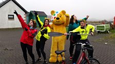 Na preseantairean treun is an deagh charaid Pudsey. Tha Megan is Annabel deiseil 's tha an t-àm ann airson Steph is Derek falbh