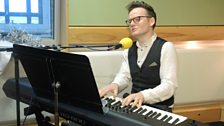 Joe Stilgoe performs live!