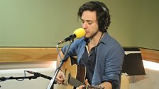 Jack Savoretti sings live!