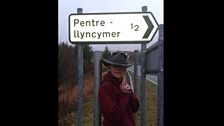 Sian Edwards o Bentrellyncymer oedd perchennog yr het o Ionawr y 25ain i'r 29ain.