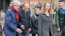 ý Director General Tony Hall walks with Jonathan Gray and Norma Bell who played the death scene Romeo & Juliet