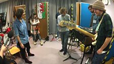 Aelodau o Saron, Palenco, Eitha Tal Ffranco, Ysgol Sul a Kilph Scurlock yn recordio EP!