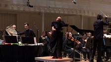 Alwynne Pritchard performs her piece 'Rockaby' with the ý Scottish Symphony Orchestra