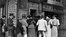 'Queue outside Wyndham’s Theatre, 1934'