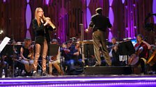 Jess Gillam rehearses on stage at the Barbican Centre with the 鶹 Symphony Orchestra and Mark Wigglesworth