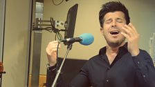 Vincent Niclo performs live