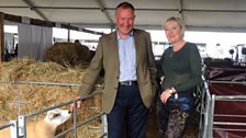 Eàirdsidh Iain MacIlleathain, Cathy agus caora Beltex