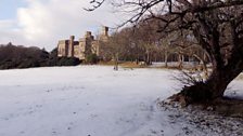 Caisteal Leòdhais san t-sneachda