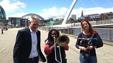 Presenter, Musicians and Skyline