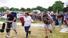 Cropredy: Gates open