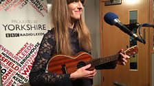 Astraluna performing live on The Durbervilles Folk & Roots Show