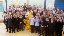 Bun-sgoil Shlèite a' coinneachadh ri Pudsey