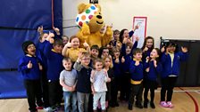 Pudsey aig Bun-sgoil Stafainn