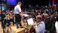 Gavin Sutherland & The ̳ Concert Orchestra